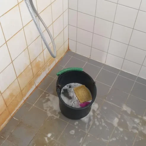 badkamer schoonmaken na waterschade