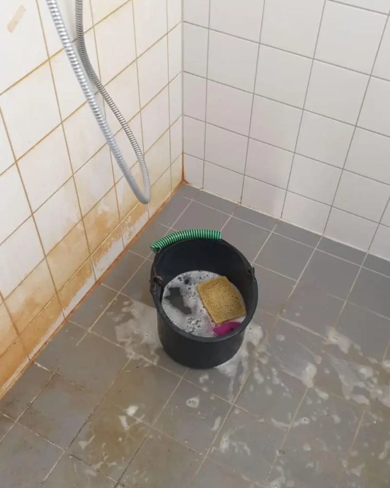 badkamer schoonmaken na waterschade