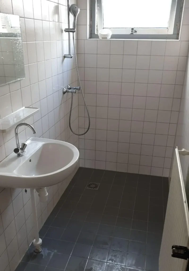 waterschade in badkamer